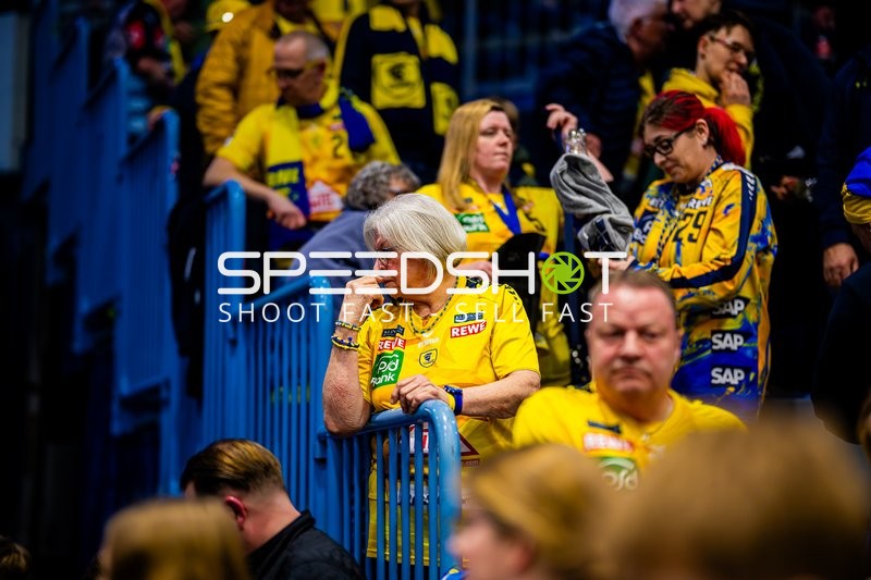 Zuschauer im Stadion