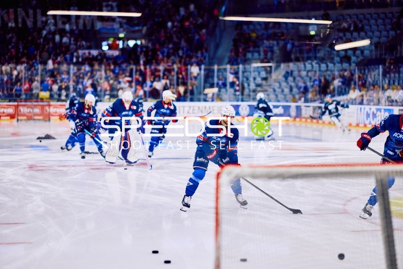 Luke Esposito (19, Adler Mannheim) beim Training
