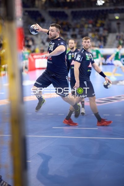 Ein Spieler der Rhein Neckar Löwen im Sprungwurf.