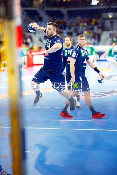 Ein Spieler der Rhein Neckar Löwen im Sprungwurf.