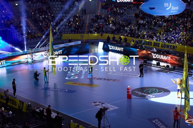 Einlauf der Teams und Präsentation vor Spielbeginn