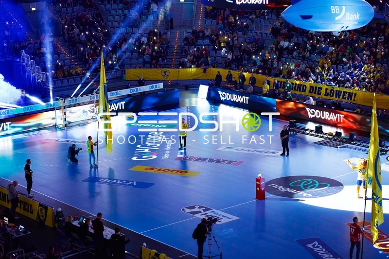 Einlauf der Teams und Präsentation vor Spielbeginn