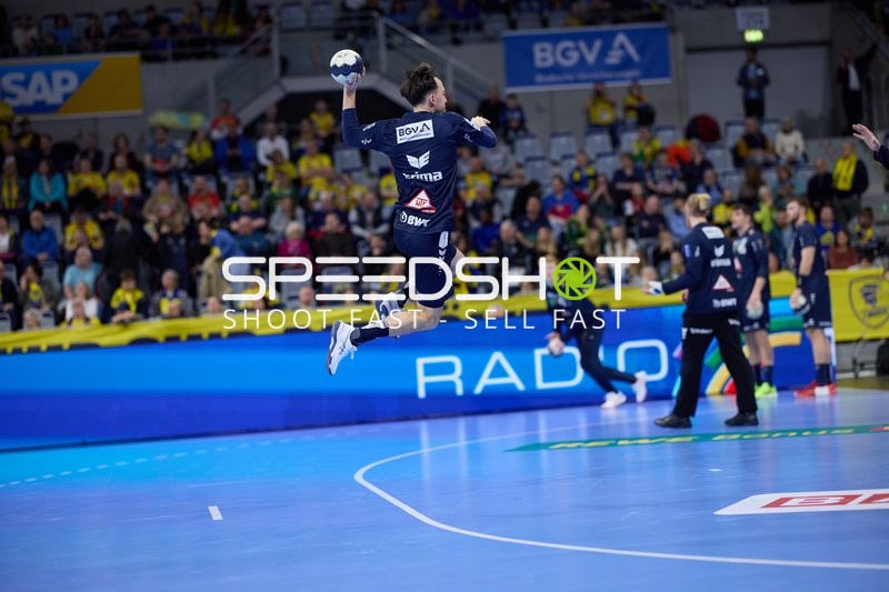 Aufwärmphase eines Spielers der Rhein-Neckar Löwen.