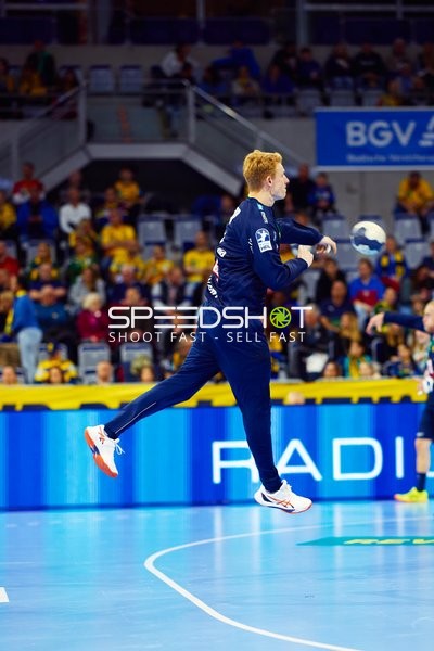 Ein Spieler der Rhein Neckar Löwen während der Aufwärmphase