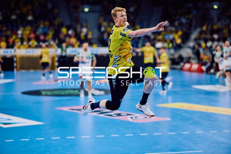 Ein Spieler der Rhein-Neckar Löwen ist im Sprung und führt einen Wurf aus.