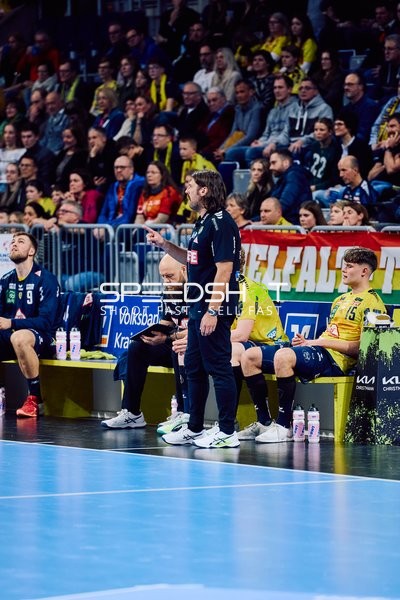 Team-Besprechung am Spielfeldrand