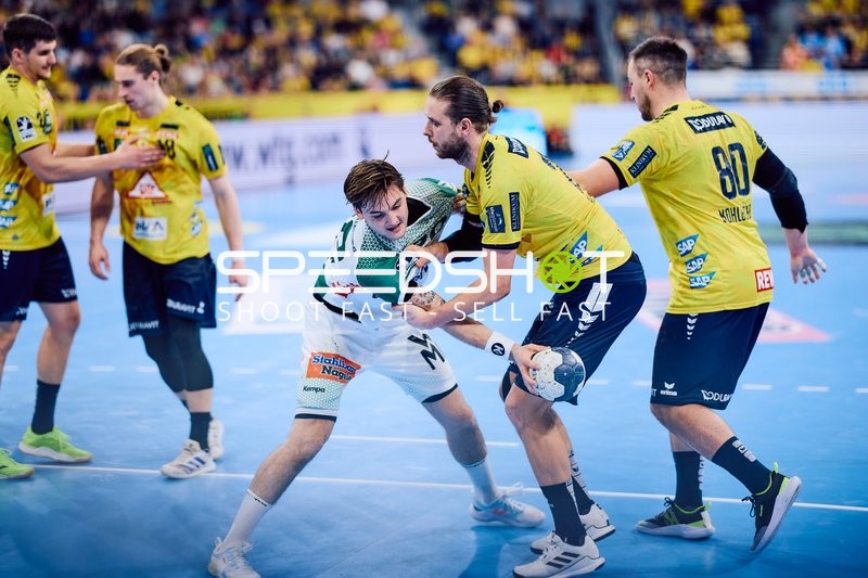 Zweikampf zwischen Spielern