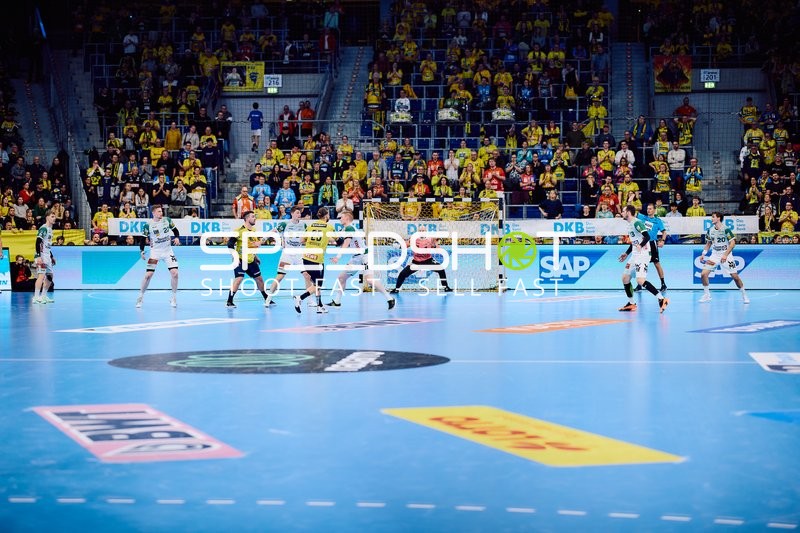 Angriff von Rhein-Neckar Löwen gegen das Tor von Frisch Auf Göppingen.