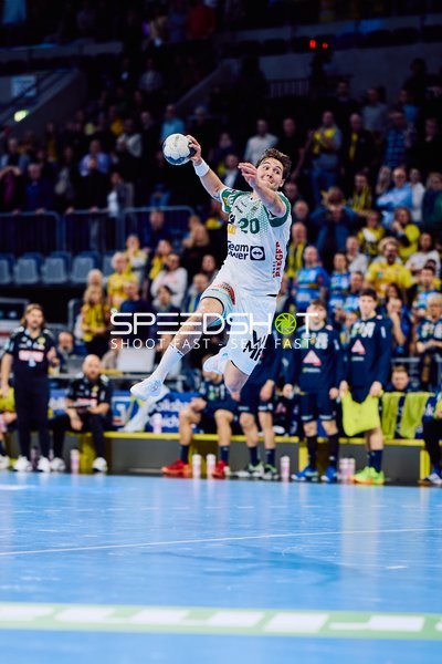 Sprungwurf von Frisch Auf Göppingen Spieler