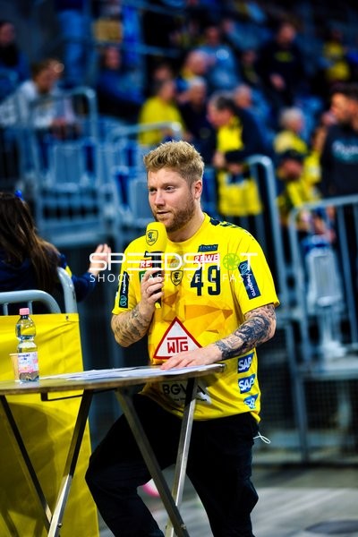 Ankündigung des Stadionsprechers