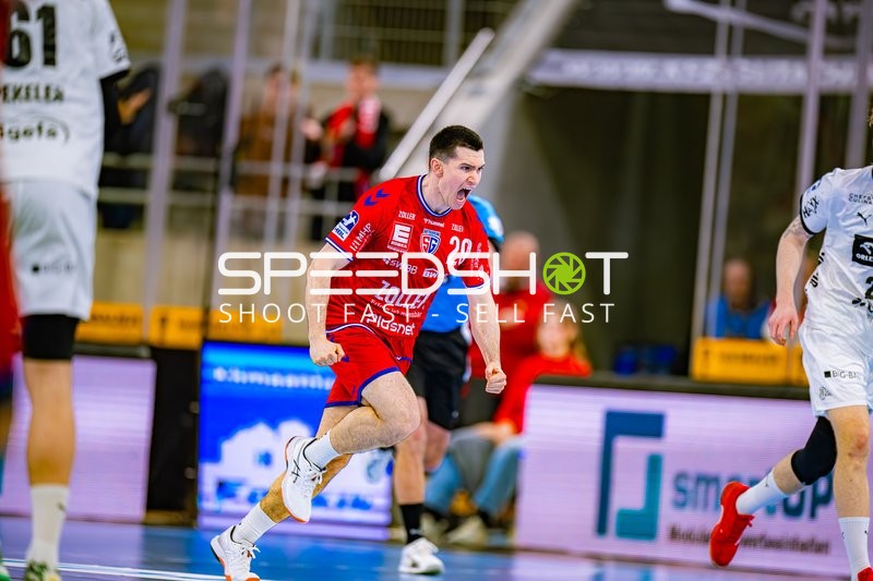 Torjubel eines Spielers von SG BBM Bietigheim