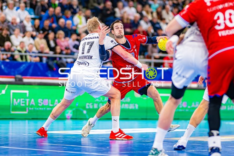 Zweikampf um den Ball im Spiel