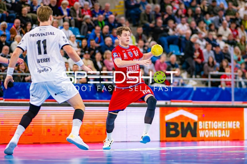 Maximilian Hejny im Angriff gegen Petter Øverby.