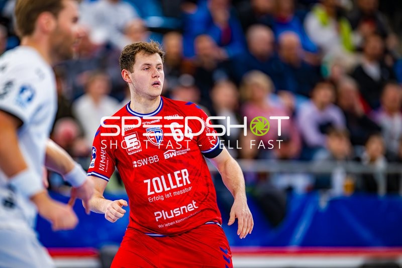 Maximilian Hejny von SG BBM Bietigheim bewegt sich über das Spielfeld.