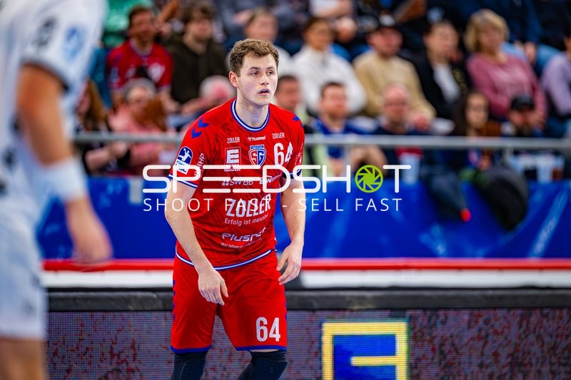 Maximilian Hejny von SG BBM Bietigheim im Spielaufbau