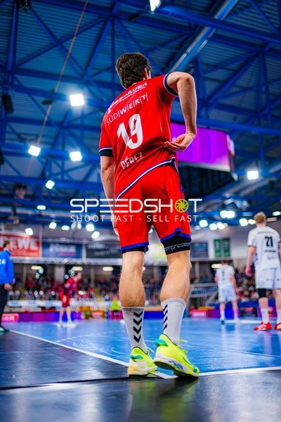 Spieler von SG BBM Bietigheim auf dem Spielfeld.