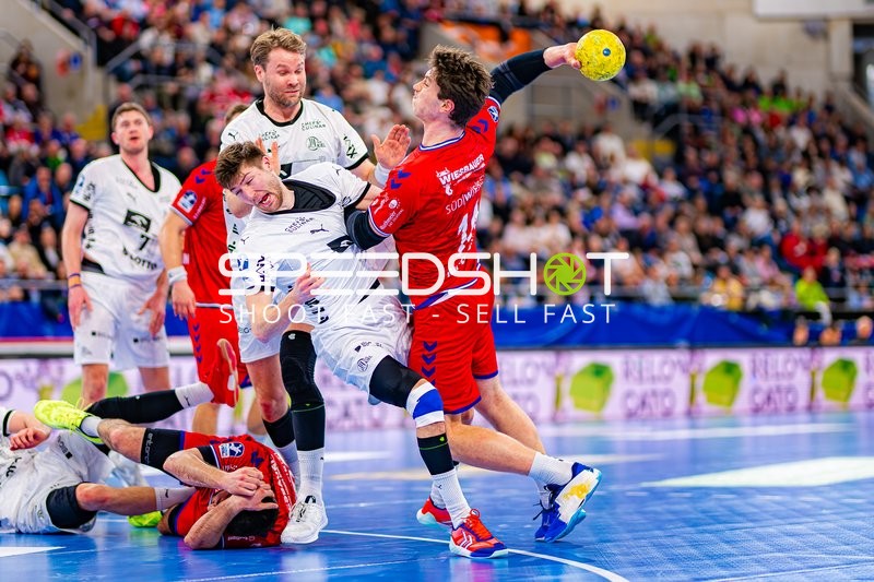 Wurfversuch von SG BBM Bietigheim Spieler