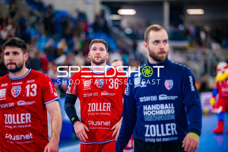 Spieler bereiten sich auf den Handball-Match vor