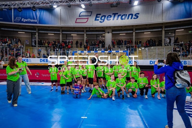 Gruppenfoto mit Kindern