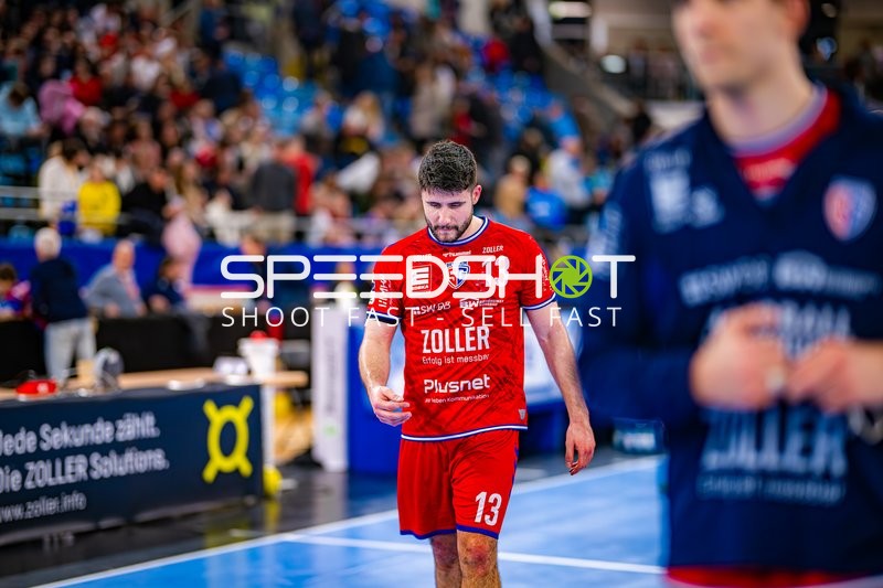 Spieler geht vom Spielfeld