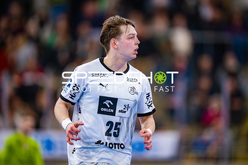 Spieler in Aktion auf dem Spielfeld