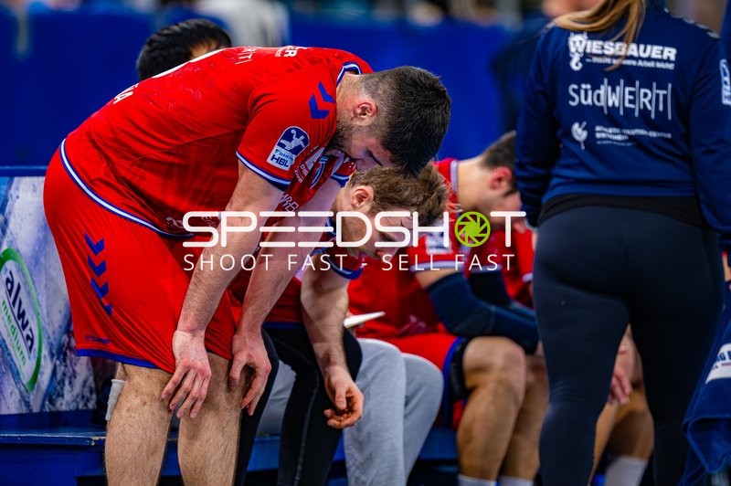 Spieler von SG BBM Bietigheim sind auf der Auswechselbank