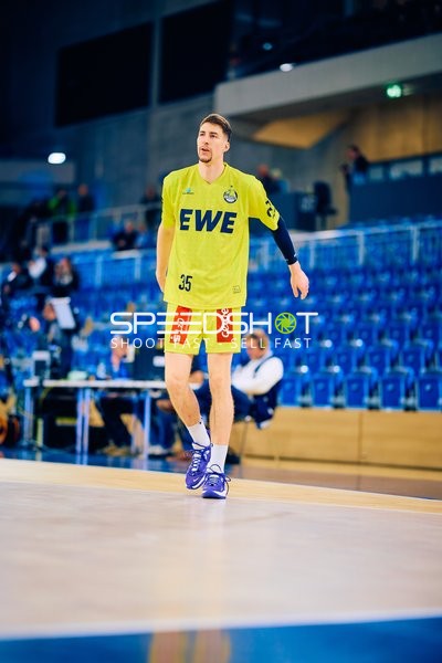 Alen Pjanic vor dem Spiel auf dem Feld