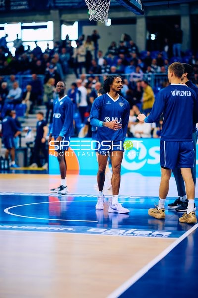 Spielerwärmung im SNP DOME