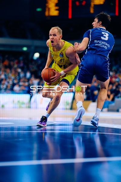Intensives Dribbling von Seth Hinrichs