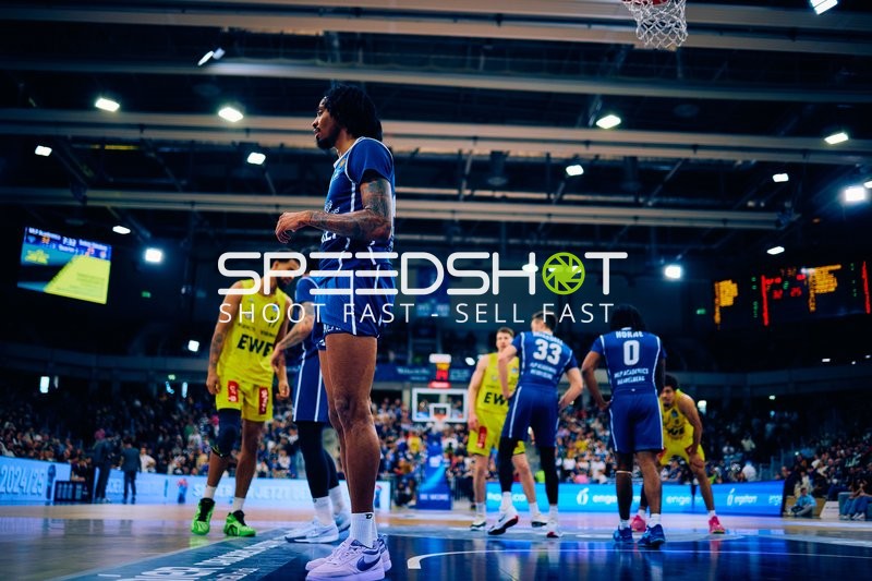 Spieler im Basketballspiel in Aktion