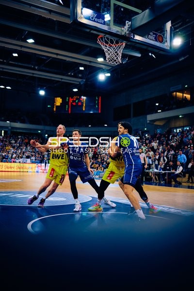 Rebound-Kampf unter dem Korb