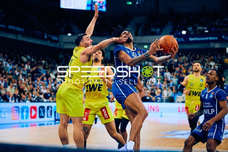 DJ Horne beim Korbleger gegen Oldenburg