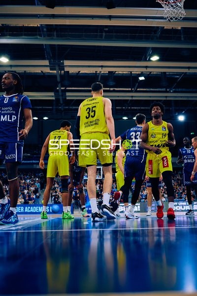 Jon'il Fugett auf dem Spielfeld im SNP DOME