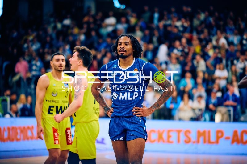 Michael Weathers und Max DiLeo im Spiel