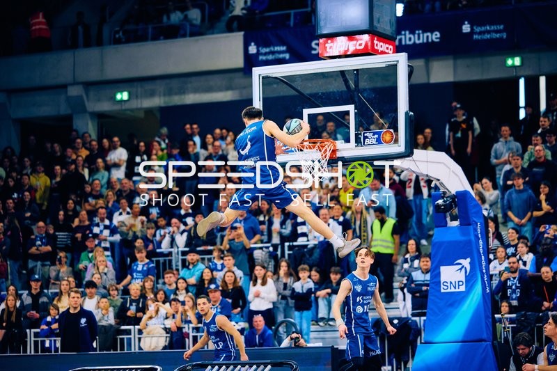 Spektakulärer Dunk von Ryan Mikesell