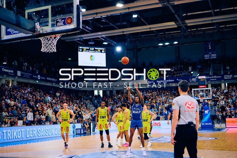 DJ Horne beim Freiwurf