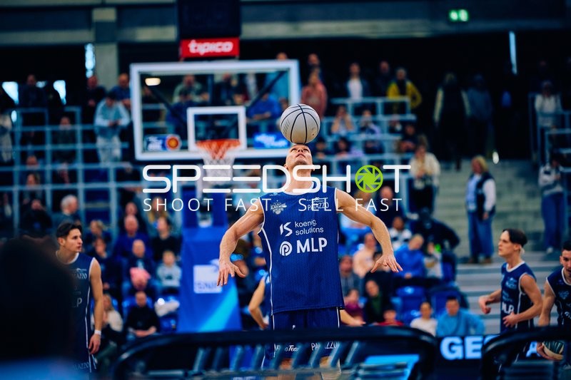 Dibba dribbelt im SNP DOME