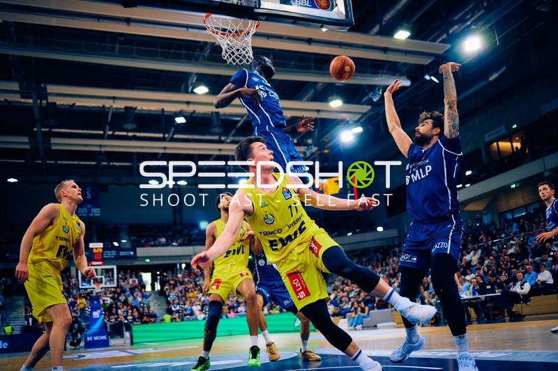 Osunniyi beeindruckt mit kraftvollem Dunk
