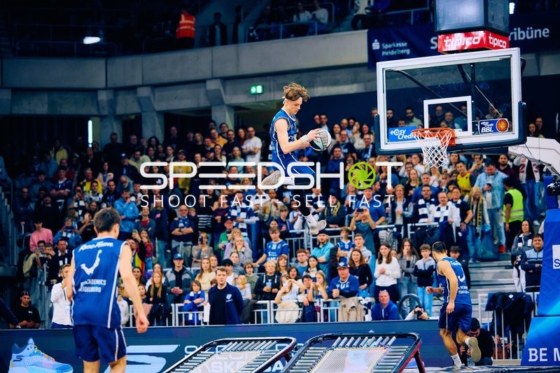 Spektakulärer Dunk im SNP DOME