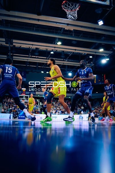 Intensive Verteidigung im Basketballspiel