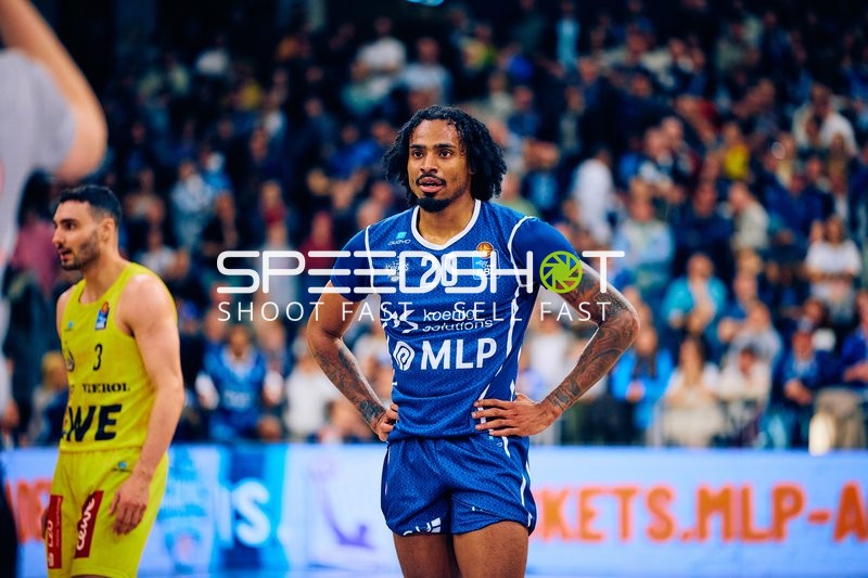 Michael Weathers und Max DiLeo im Fokus während des Spiels