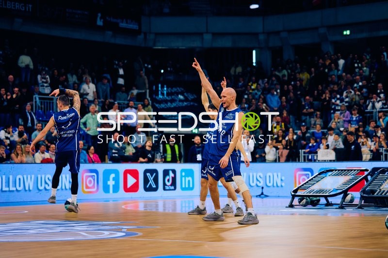 Spieler der MLP Academics Heidelberg jubeln während des Spiels