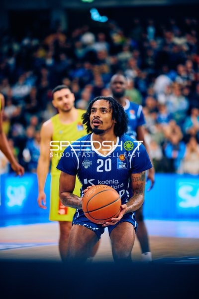 Freiwurf von Michael Weathers