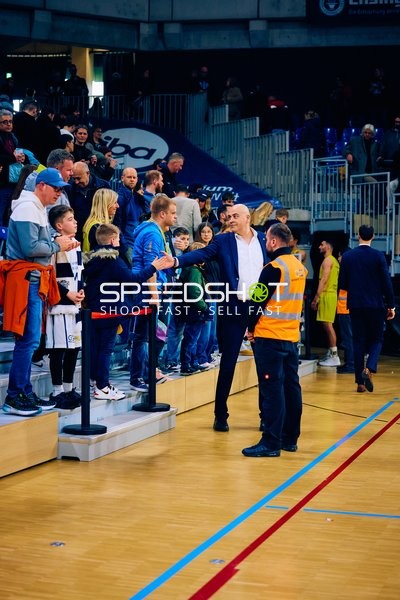 Lebhafte Atmosphäre in der Basketballhalle