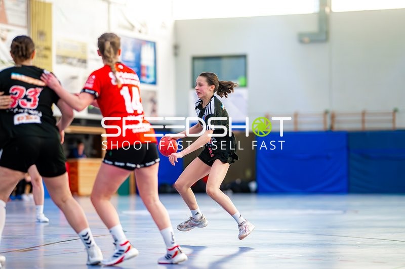 Ballführung durch eine Spielerin von SG Schozach-Bottwartal