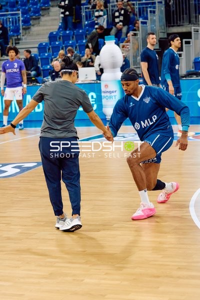 Aufwärmen der MLP Academics vor dem Spiel