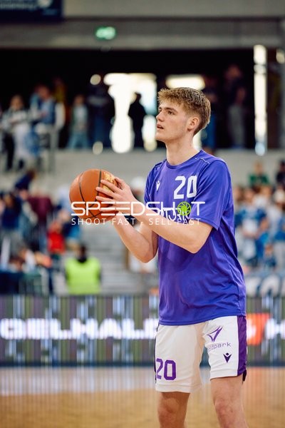 Janis Jünemann beim Wurftraining