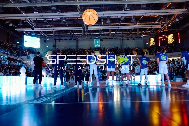 Teamaufstellung im SNP DOME