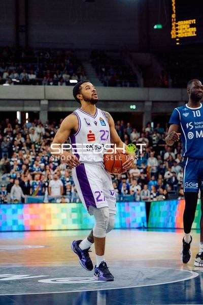 Dribbling von Marcus Shaver Jr.