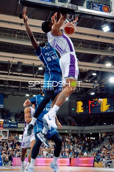 Dunk-Versuch von Chuba Ohams